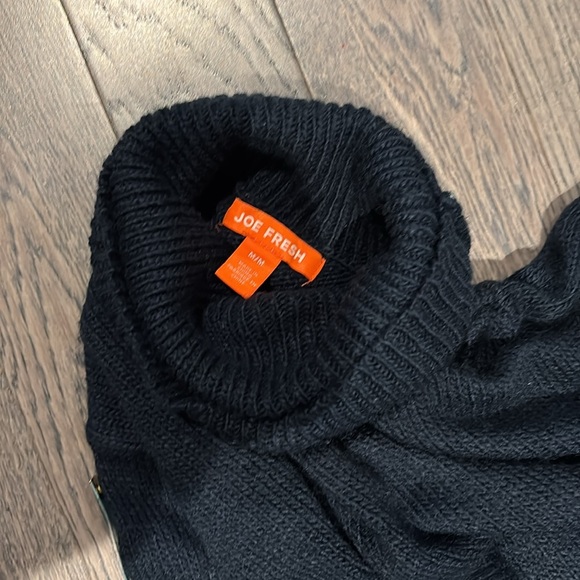 Joe fresh navy turtle neck sweater Sz medium - Picture 10 of 13